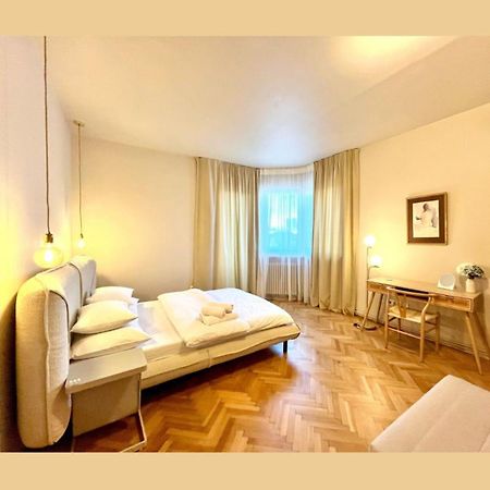 City Center Unirii Square Private Rooms With City View - Shared Amenities Bukarest Exteriör bild