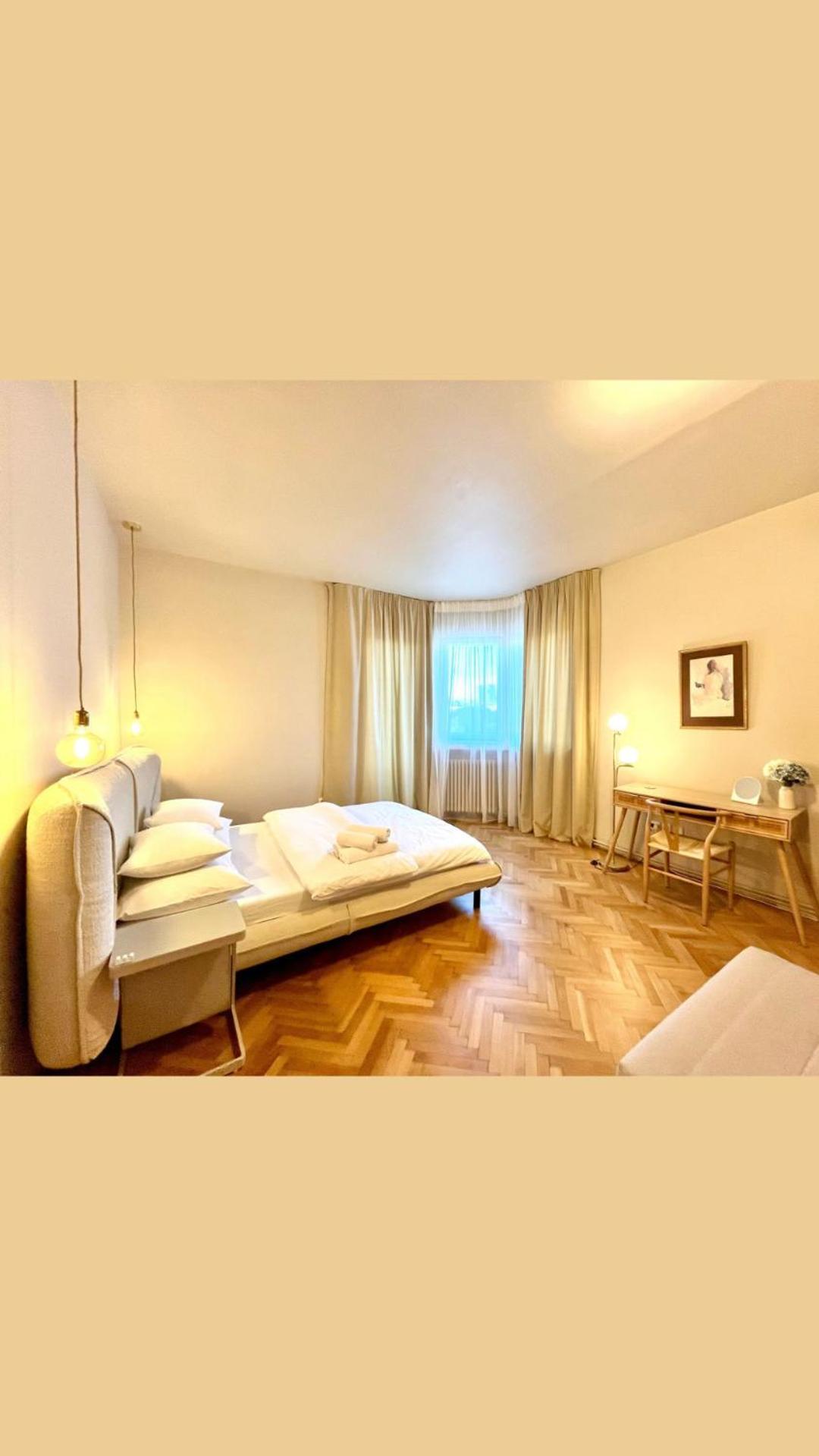 City Center Unirii Square Private Rooms With City View - Shared Amenities Bukarest Exteriör bild